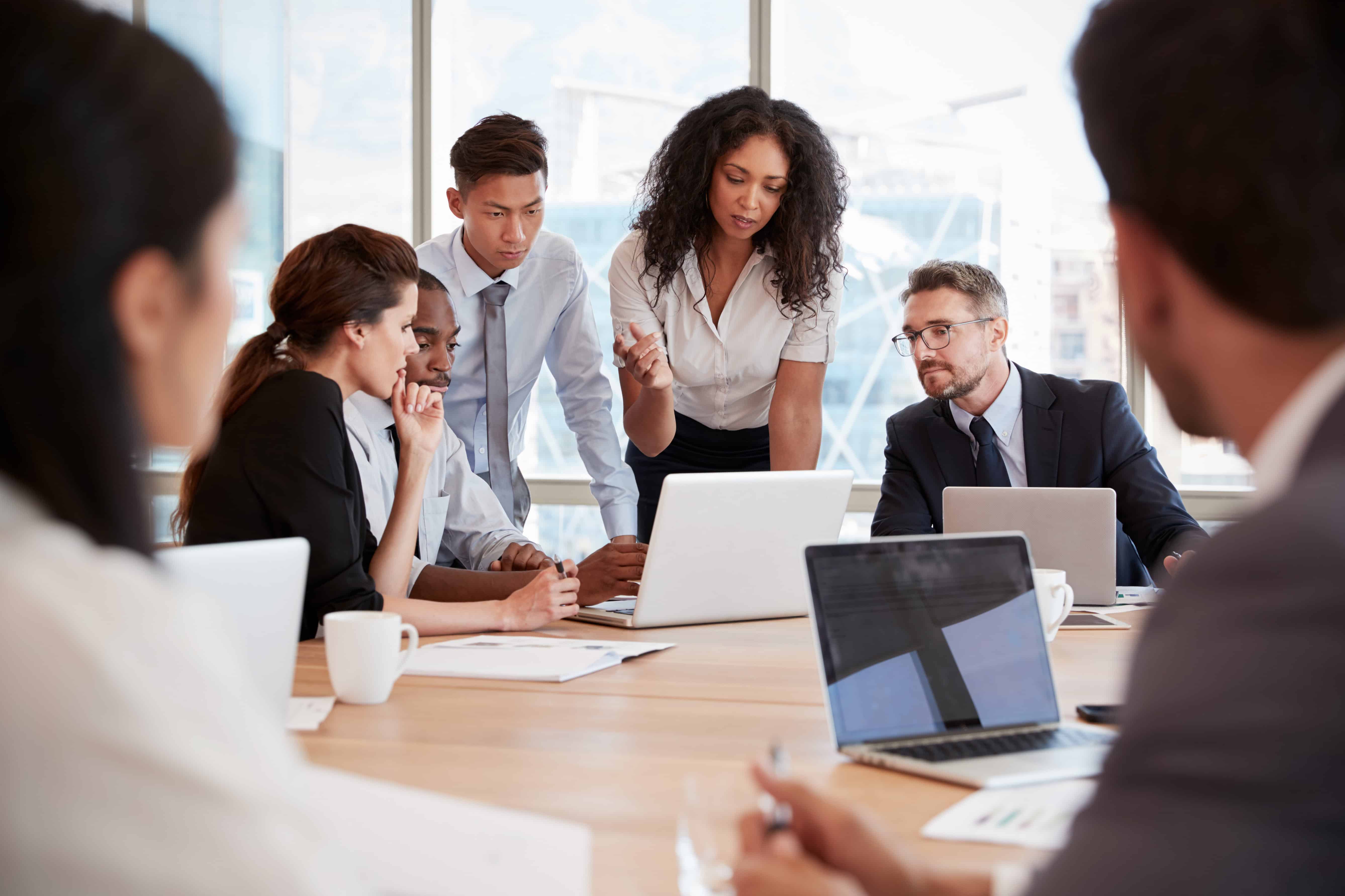 group,of,businesspeople,meeting,around,table,in,office